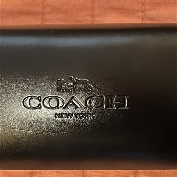 COACH Black Clam Shell Sunglass Case with Coach cleaning cloth - Picture 6 of 10